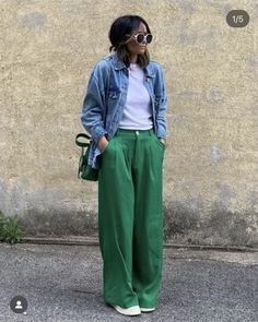 Green Wide Leg Pants Outfit, Green Trousers Outfit, Wide Leg Trousers Outfit, Green Pants Outfit, Linen Pants Outfit, Looks Street Style, Instagram Look, Mode Inspo