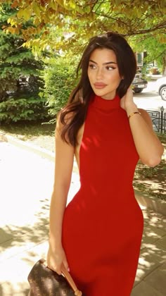 Chic Red Bodycon Dress, Chic Red Fitted Dress, Red Luxury Aesthetic Outfits, Luxury Feminine Red Dress, Red Aesthetic Seductive Clothes, Red Bodycon, Elegant Outfit Classy, Red Bodycon Dress, Open Back Dress