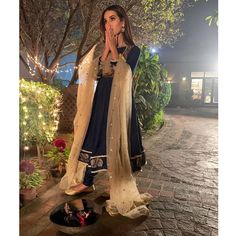 Dheeraj Dhoopar, Party Wears, Frocks And Gowns, Pakistan Dress, Pakistani Women Dresses, Stylish Actresses