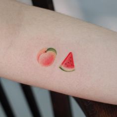 STUDIOBYSOL _ saegeem บน Instagram: “🍑🍉 . . #koreatattoo #새김타투 #타투 #tattoo #saegeemtattoo #studiobysol” Watermelon Tattoo, Peach Tattoo, Tattoos Instagram, Gem Tattoo, M Tattoos, Tatuaje A Color, Cute Small Tattoos, Small Tattoo Designs