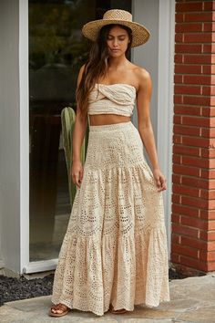 Woven Eyelet Gauze Scallop Strapless Twist Chest Crop Top Vacation Skirts, Skirts Outfits, Flowy Summer Dresses, Ruffle Maxi Skirt, Eyelet Skirt, Bohemian Skirt, Strapless Crop Top, Maxi Styles, Boho Look