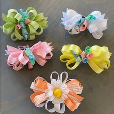 Adorable Party Barrettes, Sage Green, White, Pink, Yellow And A Coral And White Daisy Barrettes. Pack Of 5! Brand New. Made In The Usa. Hair Bows Diy Ribbon, Pink Purple Hair, Plastic Girl, Jojo Bows, Big Hair Bows, Birthday Headband, Bows Diy Ribbon, Baby Head Wrap, Bows Diy