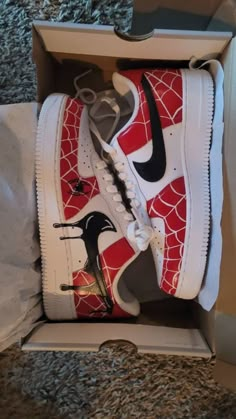 Spiderman Gifts, Diy Sneakers, Preppy Shoes, Pretty Shoes Sneakers, Jordan Shoes Retro, All Nike Shoes, Custom Air Force 1, Cute Nike Shoes, Cute Sneakers