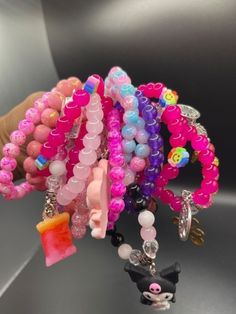 Girly Bracelets Diy, Pretty Bracelets Bead, Beaded Bracelets With Charms, Beaded Bracelets Ideas, Y2k Bracelets, Crystal Beaded Bracelets, Bracelet Business