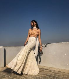 White Aesthetic Lehenga, Poses In Plazo And Crop Top, Sharara Dress Photo Pose, Sharara Photoshoot, Poses With Indian Outfit, Wedding Fits Indian, Traditional Dresses Lehenga, Poses Traditional Wear, Pose In Sharara Suit