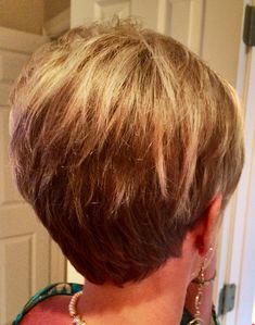 Nb Hair, Short Hairdos, Latest Hair, Hairdos For Short Hair, Short Layered Haircuts, Haircut For Older Women, Beauty Images, Brown Hair With Highlights