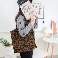 SPECIFICATIONSBrand Name: dawndessloHandbags Type: Shoulder BagsTypes of bags: Shoulder & HandbagsMain Material: CorduroyLining Material: POLYESTERShape: Casual TotePlace Of Origin: HE BEI ProvincePlace Of Origin: HE BEI ?ProvinceOrigin: Mainland ChinaCN: HubeiHardness: SOFTPattern Type: LEOPARDInterior: No PocketDecoration: noneExterior: noneOccasion: VersatileClosure Type: OPENGender: WOMENStyle: CasualNumber of Handles/Straps: two Leopard Print Bag, Retro Purse, Woman Bags Handbags, Wedding Bag, Handbag Wallet, Large Shoulder Bags, Casual Tote, Canvas Shoulder Bag, Types Of Bag