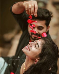 Kerala Photography, Kerala Wedding Photography, Kerala Wedding, Indian Wedding Photography Couples, Wedding Photoshoot Props, Bridal Photography Poses, Indian Wedding Couple Photography, Pre Wedding Shoot Ideas, Pre Wedding Photoshoot Outdoor