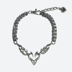 Este collar de metal, que presenta un diseño de corazón en llamas, resume a la perfección la estética Y2K. Es una pieza llamativa para cualquiera que busque añadir un toque único y moderno a su estilo festivo.




 Estética Y2K




 Longitud de la cadena: 40 cm (15,7 pulgadas)

 Metal




 Diseño en forma de llama y corazón. Flame Heart, Flaming Heart, Gothic Pendant, Punk Aesthetic, Womens Chokers, Love Shape, Festival Style, Metal Necklace, Silver Heart Necklace