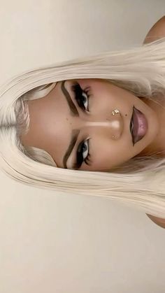 Women Piercings Ideas, 2 Nose Piercings, Baddie Makeup Natural, Baddie Black Women, Dark Makeup Looks, Face Beat Makeup, Brown Skin Makeup