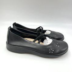 Arcopedico Women's Black Leather Mary Jane Style Slip On Flats With Floral Cutouts. Women's Size 6.5 Regular / Medium Width. Condition: New Without Box. New To Poshmark? Sign Up Using Invite Code: Tentoday For $10 Off Your Purchase! Casual Career Professional Work Everyday Classic Office Comfort Date Night Out Modern Summer Winter Fall Spring Blogger Casual Minimalist Trends Trendy Favorite Fashion Comfortable Every Day Wardrobe Staple 90s 90's Y2k Ballet Flats Slip On Loafers Pointed Pointy Poi Arcopedico Shoes, Style Loafers, Vacation Shoes, Classic Office, Xmas List, Leather Flower, Slip On Flats, Espadrilles Platform, Slip On Loafers