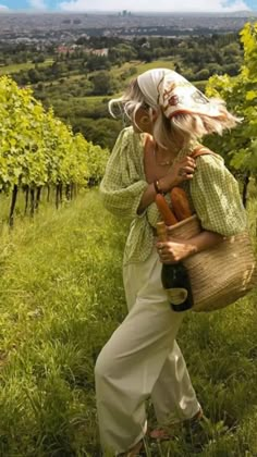 Countryside Outfit, Farm Clothes, Cottagecore Aesthetic, Aesthetic Women, Vroom Vroom, How To Pose, Summer Picnic