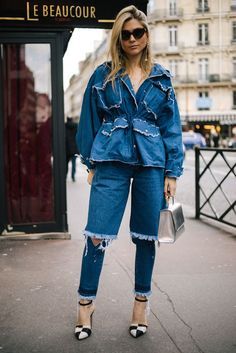 #RichGirlHabbits#ClassyWomanTips#howtobeclassywoman#Classywomenoutfits# Street Style Denim, Denim Street Style, Fashion Week Outfit, Giovanna Battaglia, Denim Inspiration, Anna Dello Russo, Paris Fashion Week Street Style, All Jeans, Trendy Swimwear