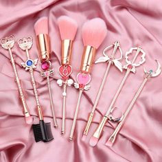 Sailor Moon Makeup Brushes Set!! So Cute, Especially For A Sailor Moon Lover! Comes With An 8pcs Cosmetic Makeup Brush Set Professional Tool Kit That Includes A Pink Drawstring Bag. Perfect For Face, Eye And Lip Makeup. The Brush Set Includes: -1 Lip Brush -1 Eyebrow Brush -2 Eyeshadow Brushes -Powder Brush -2 Blush Brushes -1 Eyebrow Comb (And Bonus Makeup Bag) Are All Included In This Sakura Makeup Brushes Set, Which Is Perfect To Meet Your Everyday Needs! Brand New And Unused!! So Cool! Anime Make-up, Sailor Moon Makeup, Moon Makeup, Vegan Makeup Brushes, Alat Makeup, Anime Makeup, Kawaii Makeup, Lipgloss Lips, Eyebrow Eyeshadow