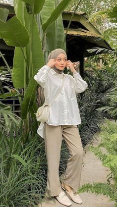 Malaysian Hijab Outfit, Beach Hijab Outfit Ideas, Street Hijab Fashion, Hijab Fashionista, Muslim Outfits Casual, Muslim Fashion Hijab Outfits, Hijab Style Casual, Hijabi Fashion Casual