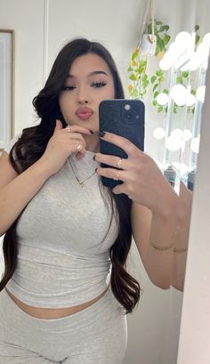 outfit inspo baddie latina Baddie Latina Outfits For School, Latina Mami Outfits, Hair Inspo Latina, Fall Latina Outfits, Latina Insta Baddie, Curvy Latina Fashion, Latina Baddie Instagram, Latina Baddie Aesthetic, Baddie Latina Outfits