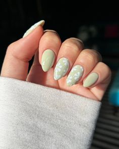 Quelle tendance ongles été 2024 est faite pour vous Bella Nails, Hoco Nails, Green Acrylic Nails, Short Coffin Nails, Green Nail Designs, Elegant Nails, Acrylic Nails Coffin Short, Acrylic Nails Coffin