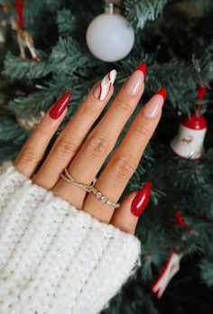 Swirl Nail, Unique Manicure, Swirl Nails, Pedi Ideas, Red Christmas Nails, Festive Nail Art, Holiday Nail Designs, Christmas Nails Easy, Cute Christmas Nails