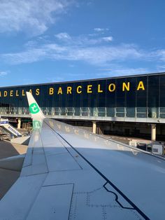 an airplane wing is shown with the name of barcelona airport on it's side