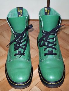 Doc Martens Gr 41 UK 7 Grün 8 Loch Stiefel Schuhe 8-Loch Dr. Dr Grün Green HOOLYWOOD-Berlin Green Cottage, Amazing Grace, Doc Martens, Silver Accents, Dr. Martens Boots, Dr. Martens, Combat Boots, High School, Second Hand