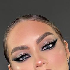 Makeup Looks Black, Bday Makeup Ideas, Haloween Mackup Ideas, Black And Silver Outfit, Makeup Event, Sultry Makeup, Drag Make-up, Make Up Inspiration