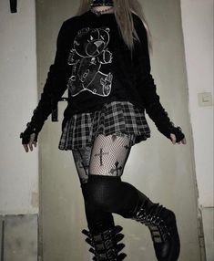 Navidad Dark, Sleepy Pfp, Egirl Fashion, Alt Outfits, Aesthetic Grunge Outfit, Simple Trendy Outfits, Goth Outfits