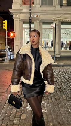 Cozy Date Night Outfit, Winter Dinner Date Outfit, Dinner Date Outfit Winter, Date Night Outfit Winter Dinner, London Fall Outfits, Winter Outfits Black Women, New York Winter Outfit, Winter Birthday Outfit, Nyc Winter Outfits