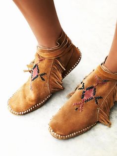 Free People Brookline Moccasin Forest Witch, Hippy Room, Boho Shoes, Supper Ideas, Boho Boots, Suede Moccasins, Moccasin Boots, Moccasins Slippers, Cowgirl Western