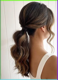 30 Hairstyles To Hide Big Foreheads: This article lists some hairstyles that can conceal a large forehead, so you never have to hear lame jokes or snide remarks again. Keep reading to check out our top picks and get ready to head to the salon. #hairstyles #hairstyleideas #bigforeheads Bridesmaid Ponytail, Wedding Ponytail Hairstyles, Bridesmaid Hair Ponytail, Bridal Ponytail, Wedding Ponytail, Pretty Ponytails, Bridesmaid Updo