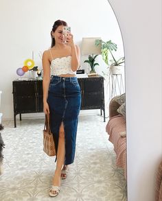 Denim Women Outfit, Outfit Mocasines, Denim Pencil Skirt Outfit, Long Denim Skirt Outfits, Skirt Outfits For Women, Denim Midi Skirt Outfit, Closet Outfits, Goa Trip, Fashion Dresses For Women