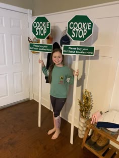 Girl Scout Cookie Booth Ideas Signs, Girl Scouts Booth Ideas, Girl Scout Signs Ideas, Gs Cookie Booth Ideas, Girl Scout Cookie Booth Decorations, Girl Scout Cookie Signs Ideas, Girl Scout Cookie Crafts