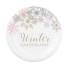 a paper plate with snowflakes and the words winter wonderland written in pink on it