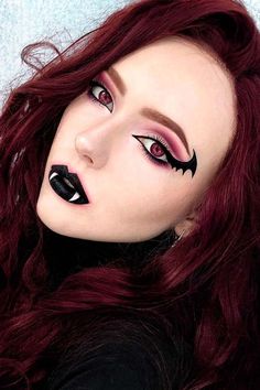 Vampire Makeup Halloween Black Women, Halloween Makeup Looks Easy Vampire, Vampire Makeup Glam, Halloween Makeup For Vampires, Glitter Vampire Makeup, Cool Vampire Makeup, Vampire Makeup For Women, Glam Gothic Makeup, Vampire Red Makeup