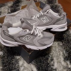 Brand New Never Worn Nb Sneakers, Pretty Sneakers, New Balance Gray, Grey New Balance, New Balance White, Men's Athletic Shoes, Trending Sneakers, New Balance Women, Fall Shoes