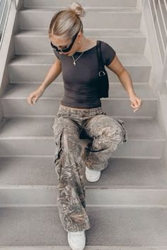 Camo Pants Outfit With Boots, Cute And Simple Fall Outfits, Dispensary Outfits, Cute Inspo Outfits, Fall Day Drinking Outfit, Fashion Inspo 2024, Over Tshirt Outfit, Levi Pants Outfit, Canvas Pants Outfit