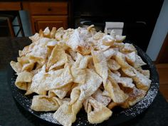 a black bowl filled with chips on top of a table