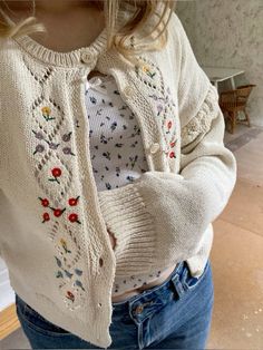 Cottagecore Cardigan, Cottagecore Embroidery, Camille Rowe, Cottagecore Outfits, Embroidered Cardigan, Rory Gilmore, Alexa Chung, 가을 패션