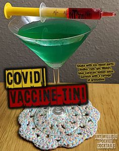 a crocheted coaster with a green cocktail in it and the words covidi vaccinate tin