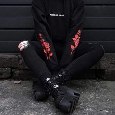 Gothic Hoodies, Dead Rose, Look Grunge, Woman Clothes, Grunge Look, Looks Black, Sweatshirts Pattern, Tops Fashion, Jeans Fashion