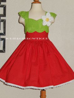 This beautiful dress is perfect for a birthday Strawberry theme party or any occasion. Girls size Chest 2T 19'' 3T 21'' 4T 22'' 5T 23'' 6 24'' I use an underskirt just to show how puffy is the dress. if you want a puffy look you will need to buy a under skirt and it sold separately. Please leave me a note with the following instructions. *Size Cheap Strawberry Print Sleeveless Dress, Strawberry Dress For Toddler, Strawberry Dress Wedding, Silk Strawberry Dress, Fruit Clothes Aesthetic, Strawberry Dress Outfit, Fruit Outfits, Lemonade Outfit, Strawberry Theme Party