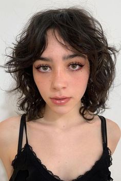 😍😍 Découvrez plus d'idées en cliquant sur l'épingle 👆 Wolf Cut Curly Hair, Cut Curly Hair, Curly Hair Ideas, Different Curls, Large Curls, Short Shag Haircuts, Fine Straight Hair, Hair Adviser, Natural Wavy Hair