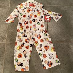 Peanuts 2 Piece Halloween Pajamas Size 4t White Cartoon Print Sleepwear Set, Cute Halloween Pajama Party Sleepwear, Cute White Sleepwear With Character Print, Cute White Character Print Sleepwear, Cute Long Sleeve Halloween Sleepwear, Cute Fall Sleepwear, Cute White Holiday Sleepwear, White Cartoon Print Sets For Fall, White Sleep Sets For Fall