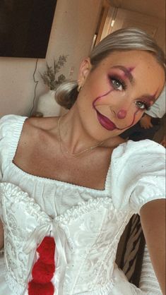 Easy clown makeup Easy Diy Clown Makeup, Easy Halloween Clown Costumes, Pennywise Makeup Easy, Pennywise Clown Makeup, Simple Pennywise Makeup, Simple Halloween Makeup Clown, Cute Pennywise Makeup, Scary Clown Makeup Women, Easy Halloween Clown Makeup