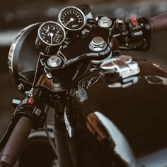 the gauges are on the handle bars of a motorcycle