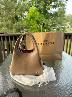 Coach Lana 23, Coach Lana Bag, Coach Bags Aesthetic, Classy Handbags For Women, Coach Aesthetic, Trending Bags, Everyday Bag Essentials, Shoulder Bag Coach, Bags 2024