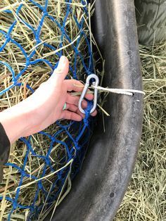 Diy Square Bale Hay Feeder, Diy Pasture Drag, Diy Horse Slow Feeder, Hay Manger For Horses, Slow Hay Feeder For Horses, Round Bale Feeder Diy, Square Bale Hay Feeder, Diy Hay Rack, Horse Feeder Diy