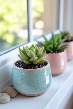 If you want to brighten up your home for Spring, then check out these decor ideas and tips, ranging from painted mason jars to smart lace table runners.