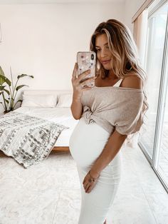 Cute Summer Pregnancy Outfits, Summer Pregnancy Outfits, Prego Outfits, Cute Maternity Outfits, Stylish Maternity Outfits, Regina George, Summer Pregnancy, The Bump, Bump Style