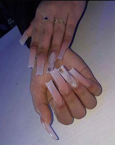 Nails With Initials Acrylic Letter A, Boyfriend Initial Nails, White Tip Acrylic Nails, Nail Art Designs Short, Short Nails Ideas, Natural Acrylic Nails, Art Pretty, Pink Ombre Nails