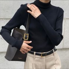 Chic Jean Outfits, Autumn Tones, Turtleneck Outfit, Fashion Capsule Wardrobe, Instagram Autumn, Business Casual Outfits For Women, Fashion Capsule, Casual Work Outfits, Cozy Outfit